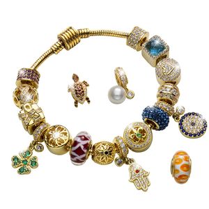 Pulsera Armonia con 18 accesorios de oro